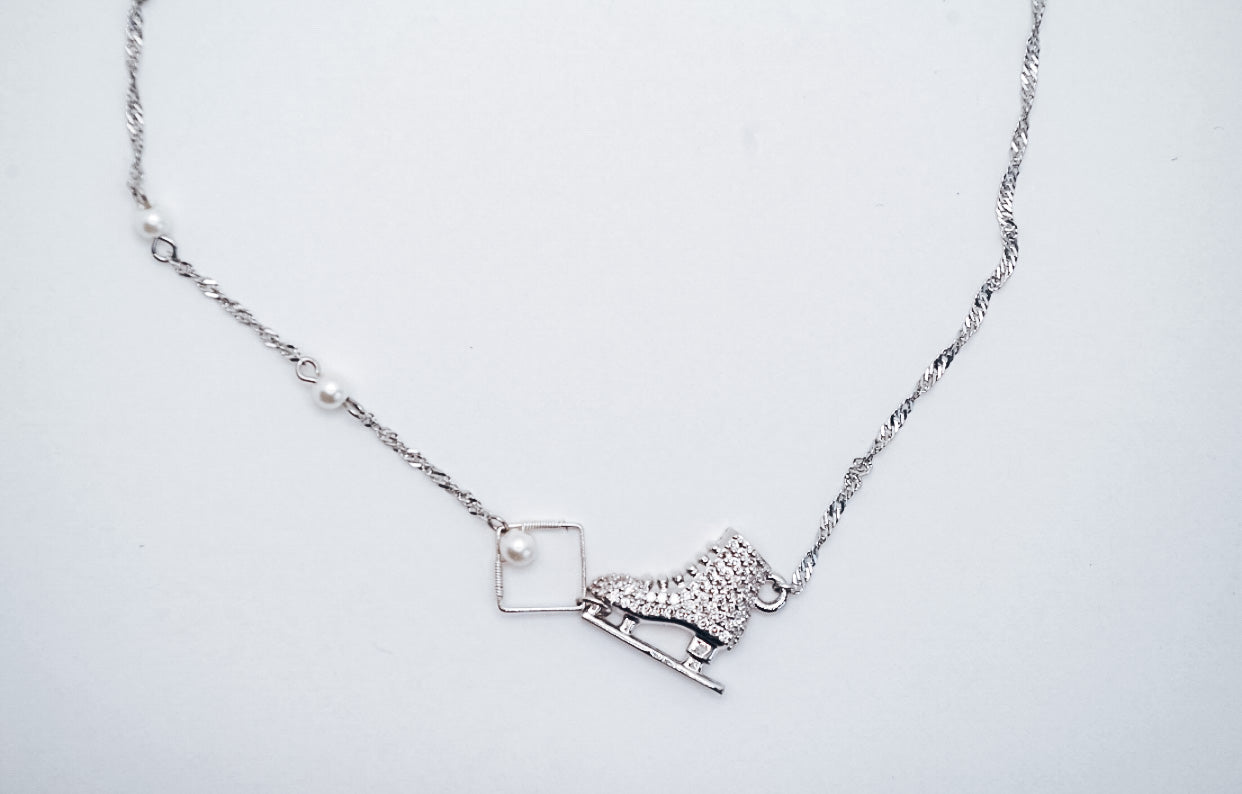Square Pearl Skating Necklace